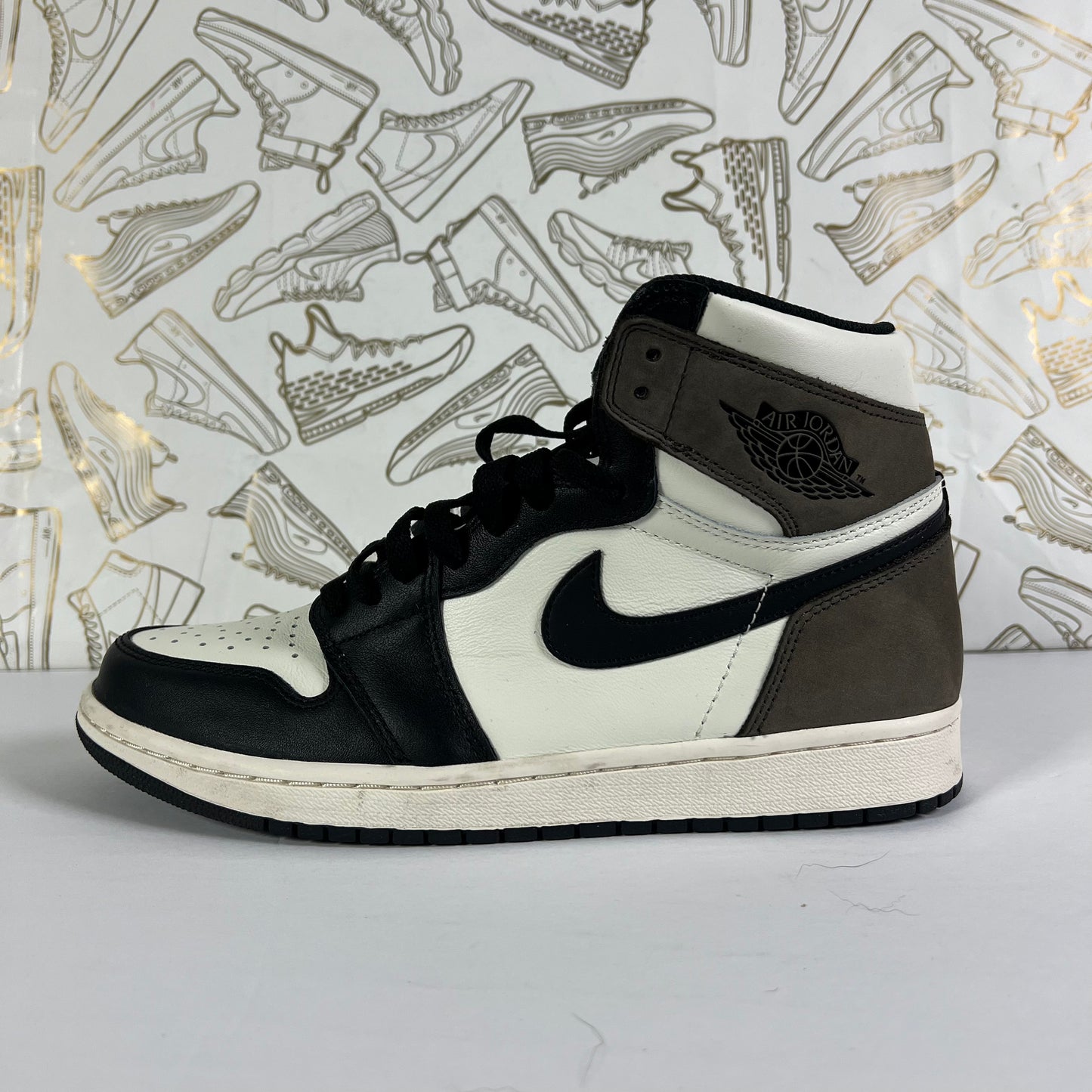 Air Jordan 1 "Dark Mocha" USED